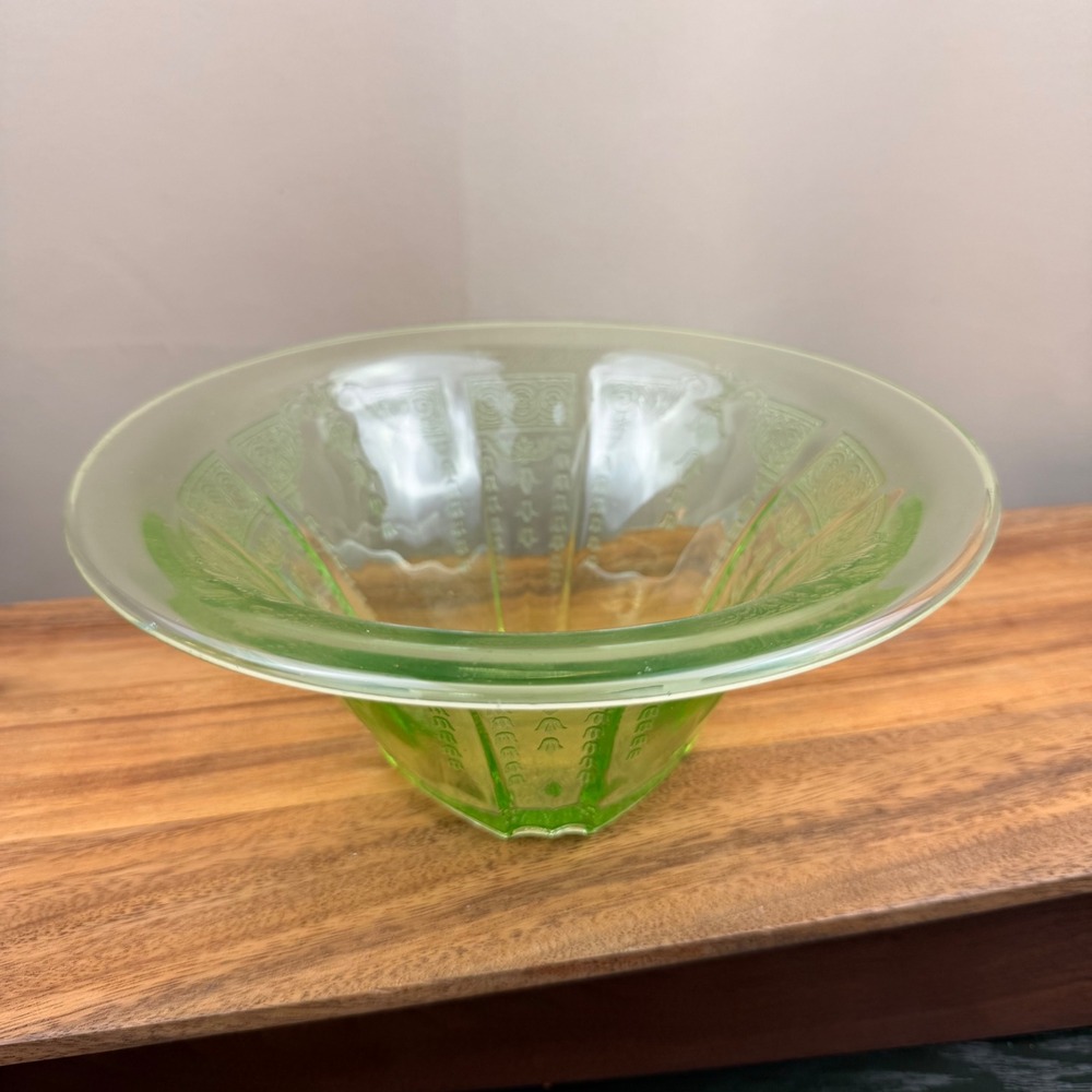 Anchor Hocking Princess Green Uranium Glass Serving Bowl Depression 8.75"